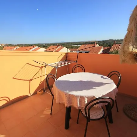 With A Parking Space Banjole, - 7242 アパート *