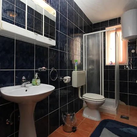 With A Parking Space Banjole, - 7242 * Pola