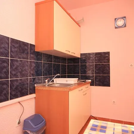 Apartment With A Parking Space Banjole, - 7242 *