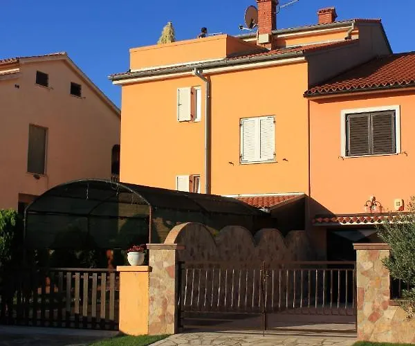 With A Parking Space Banjole, - 7242 * 풀라