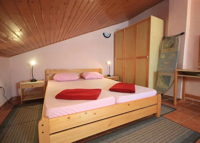 With A Parking Space Banjole, - 7242 * 풀라