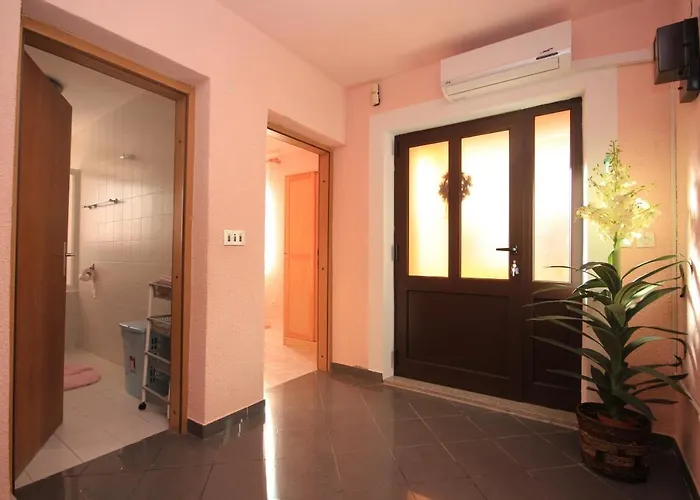 With A Parking Space Banjole, - 7242 아파트 풀라