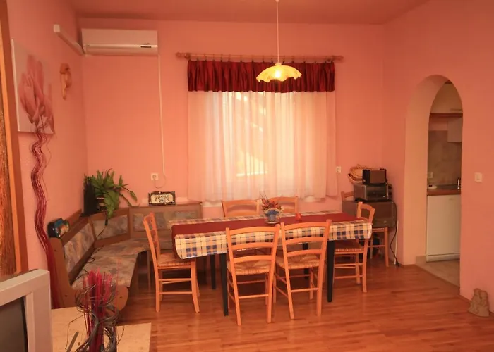 With A Parking Space Banjole, - 7242 * 풀라